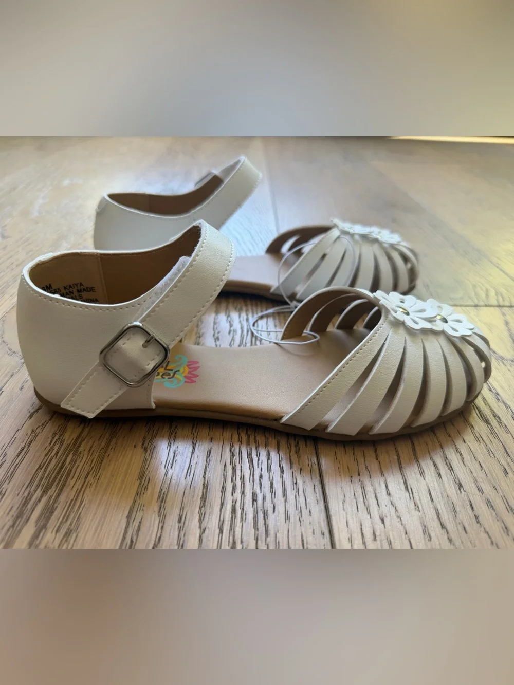 Girls NEW White Sandals with Ankle Straps & Flower Details Size 3